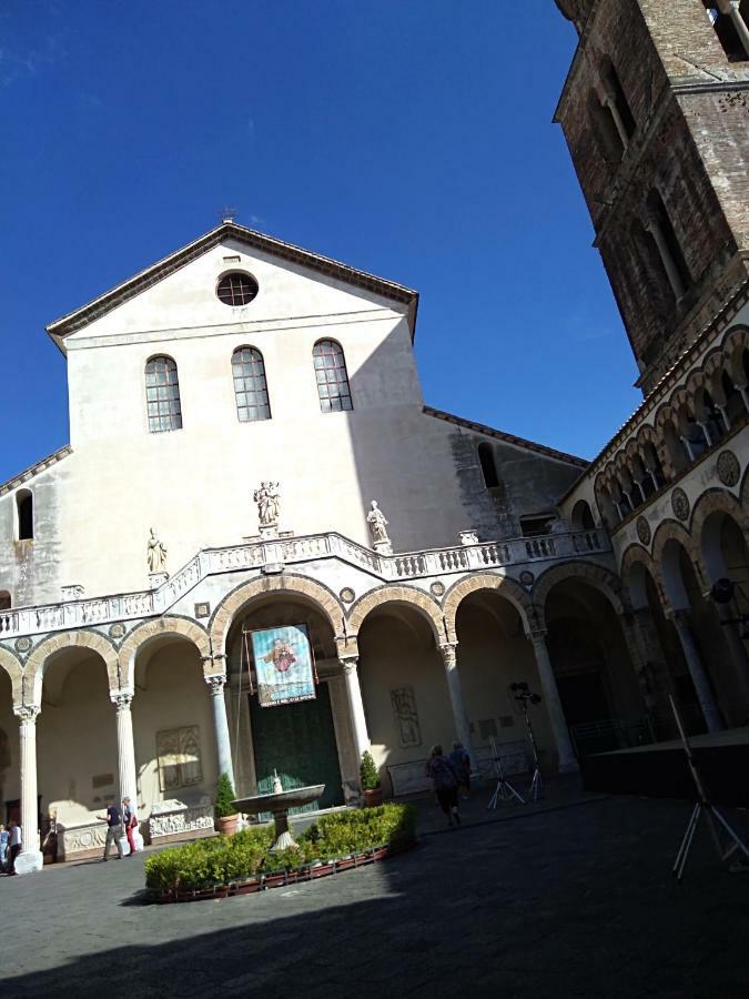 Appartamento Fronte al Porto Salerno Esterno foto