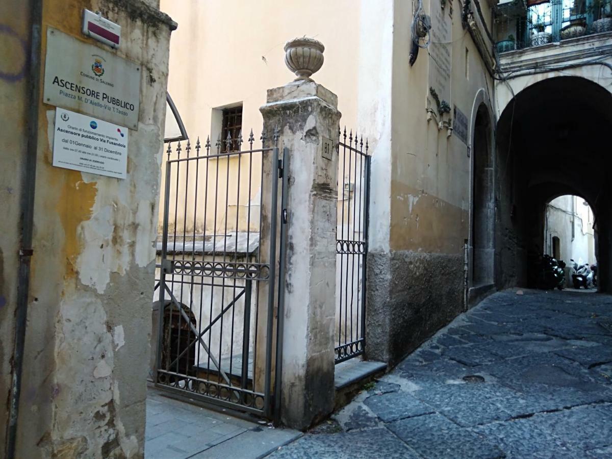 Appartamento Fronte al Porto Salerno Esterno foto